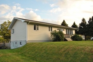 1200 sq ft 3 bedroom home main floor, 2 bed room lower